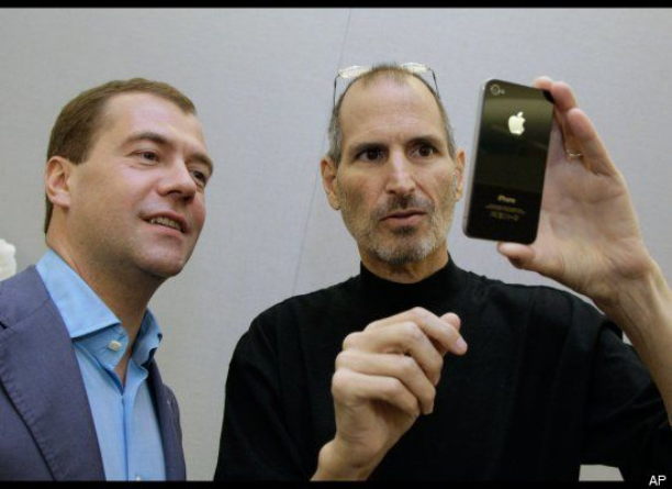 Medvedev-Jobs-iPhone-4