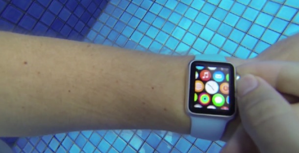 apple_watch_swimming_pool