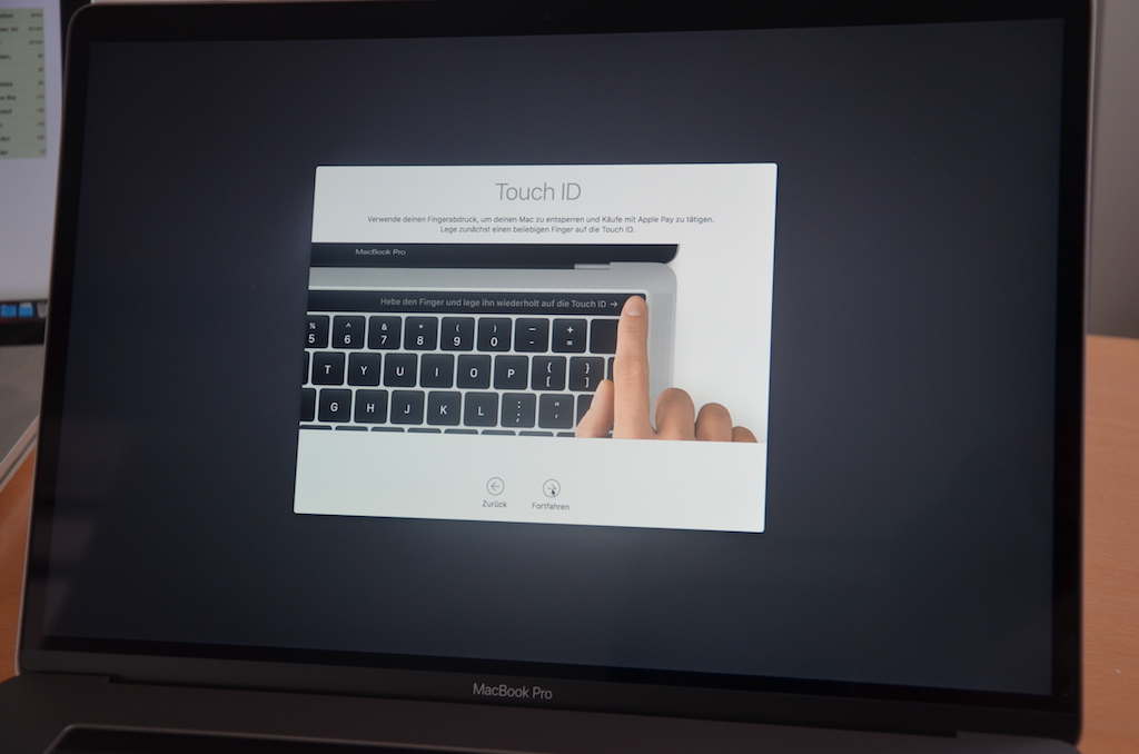 macbook_pro_touch_2